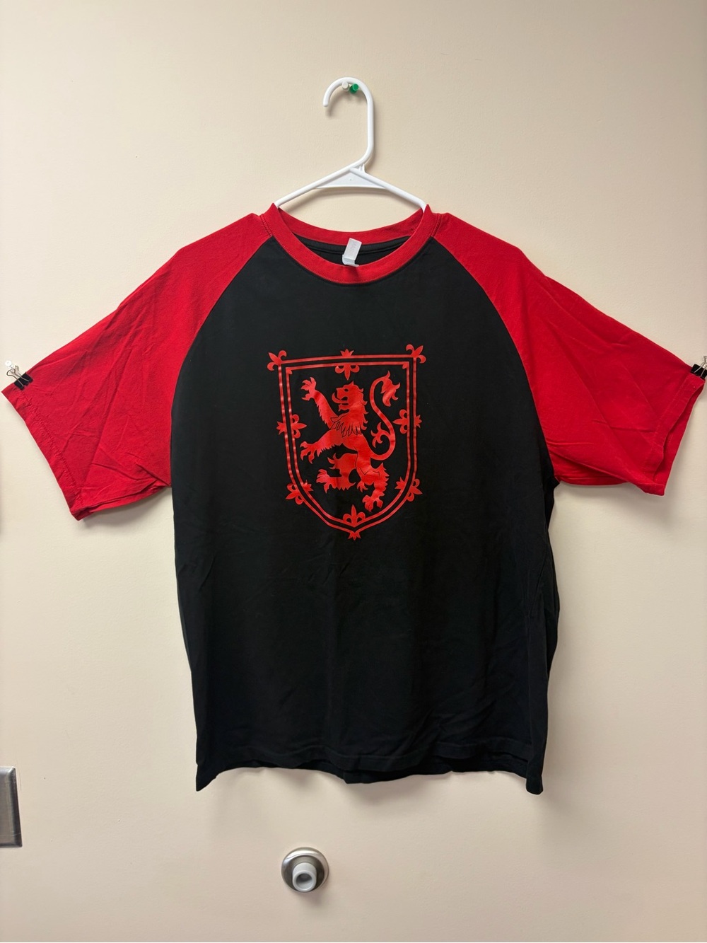 Medieval Lion Crest Raglan Tshirt XL